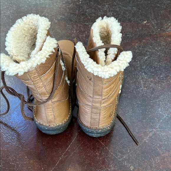 UGG Tan Leather Boots with Cream Shearling - Picture 4 of 5